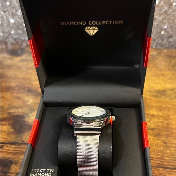 American Exchange Silver Watch with Mesh Strap - Picture 3 of 5